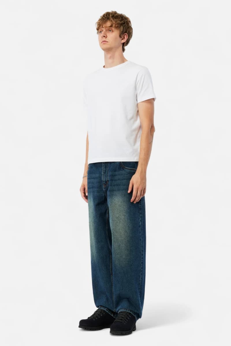 Baggy Denim Indigo on model