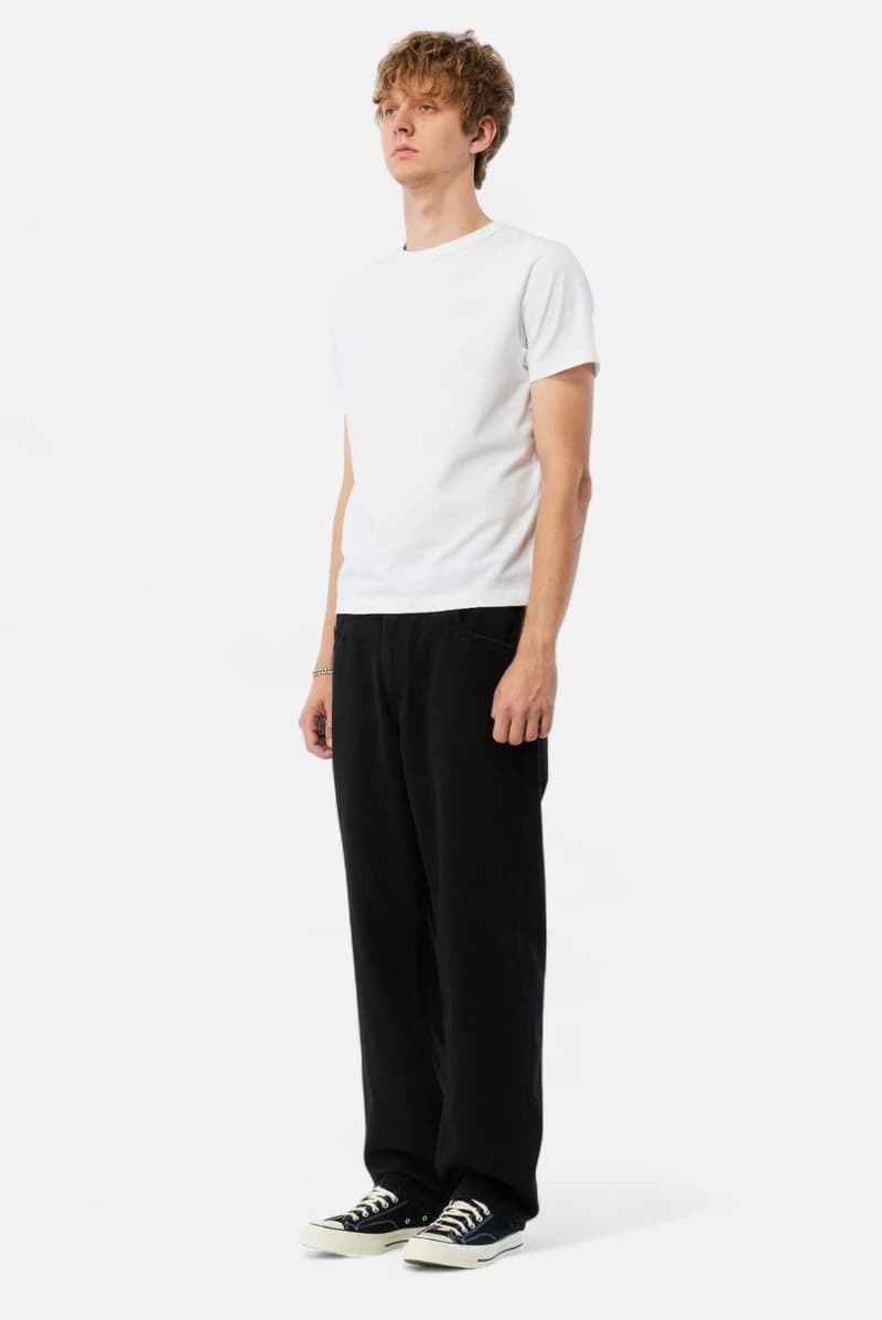 Relaxed Denim Black on model